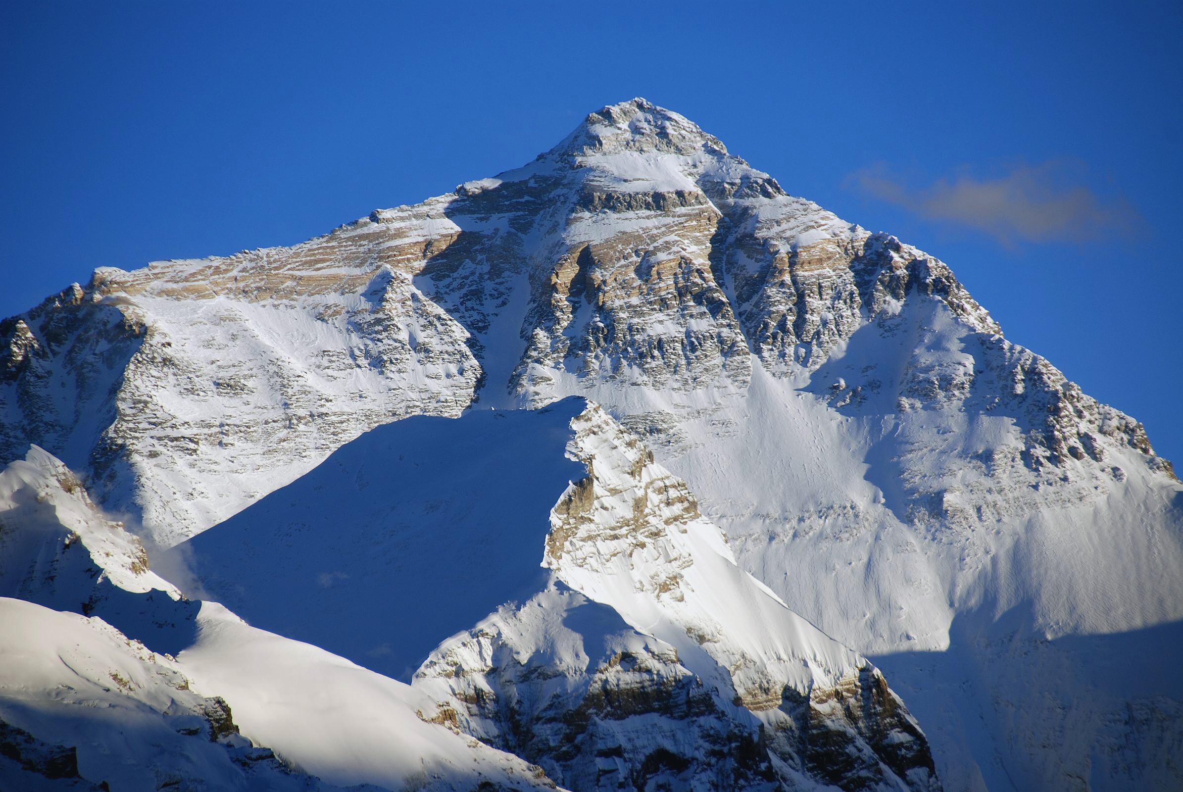 Покажи самые высокие горы. Гималаи Эверест Джомолунгма. Гора Эверест (Джомолунгма). Гималаи. Вершины: гора Джомолунгма (Эверест),. Гора Эверест 8848 м.