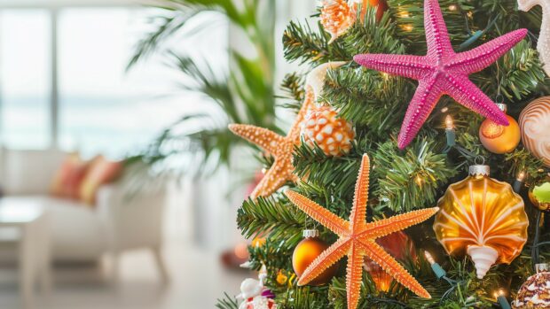 A beach house Christmas tree with tropical decorations and starfish ornaments,K wallpaper.